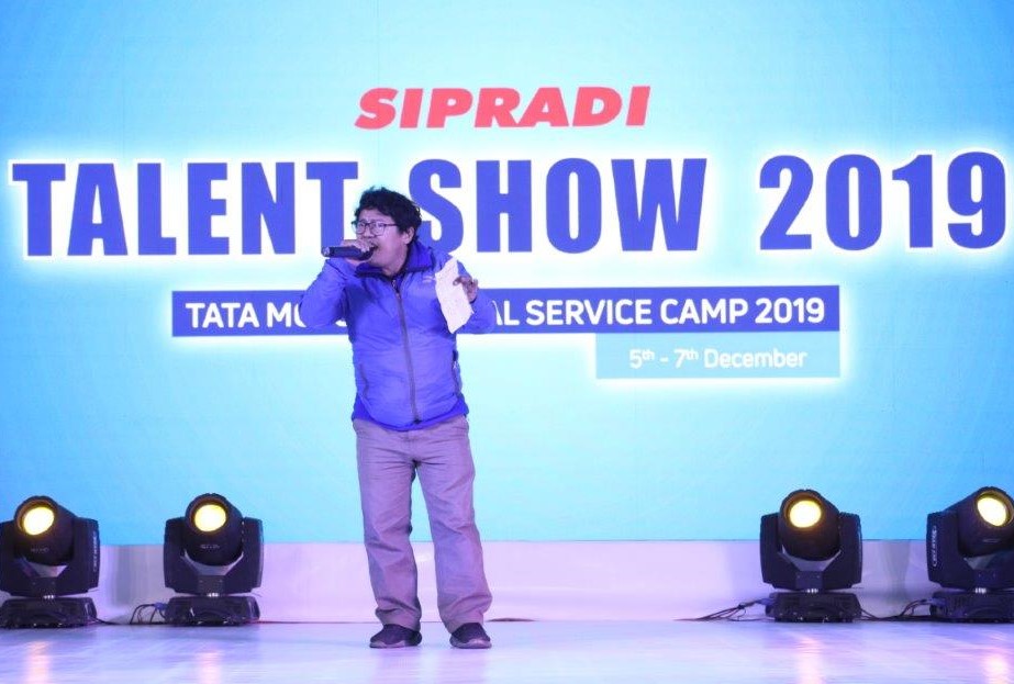 Song performance by Sipradian
